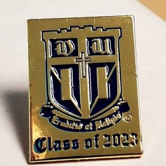 Duke University 5 Year Keychain & Lapel Pin Class of 2023 - Picture 8 of 11